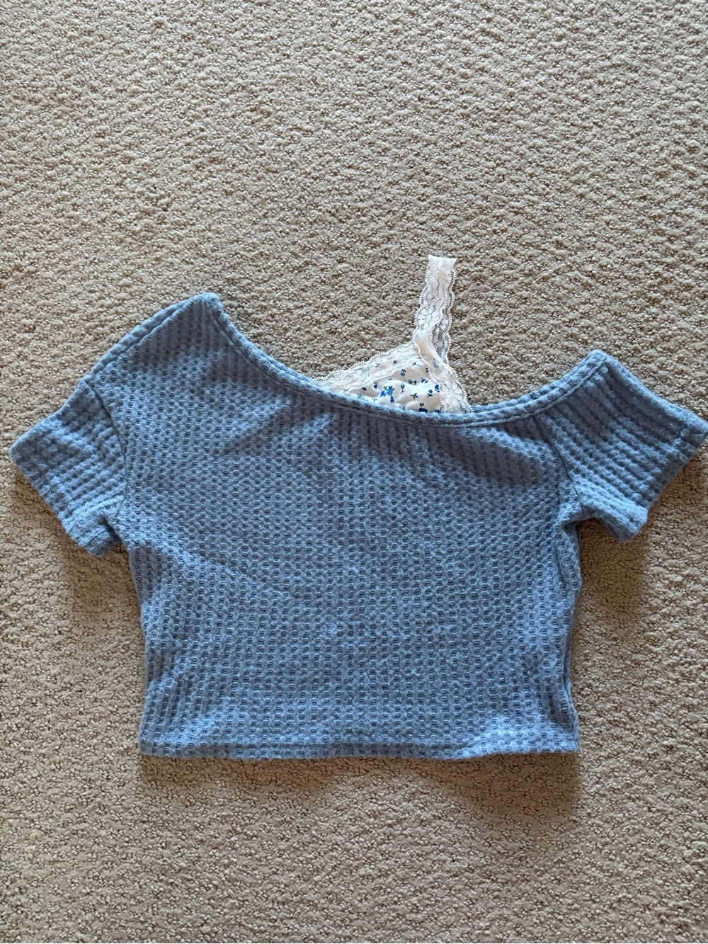 LIKE NEW Off-Shoulder Textured Crop Top
